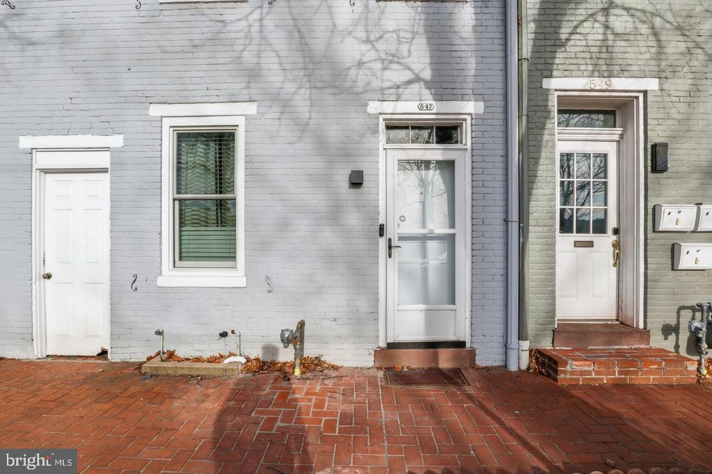 Image 2 of property listing at 547 S FRONT ST, Harrisburg, PA 17104