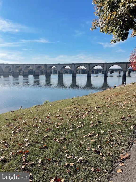 Image 21 of property listing at 547 S FRONT ST, Harrisburg, PA 17104