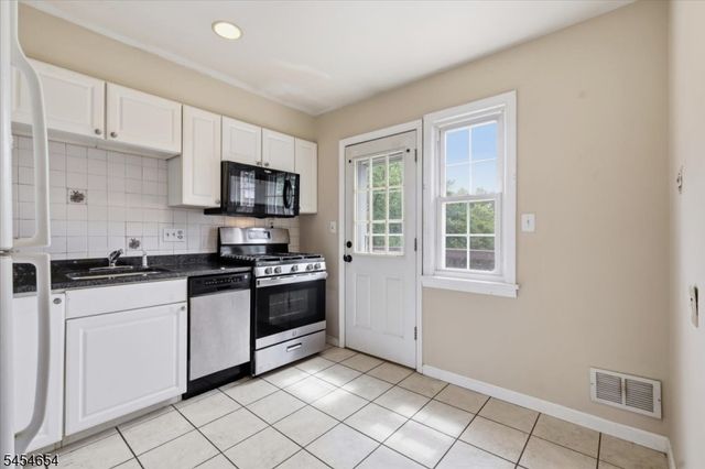 14 Dartmouth Ave 3B, Bridgewater Twp., NJ 08807