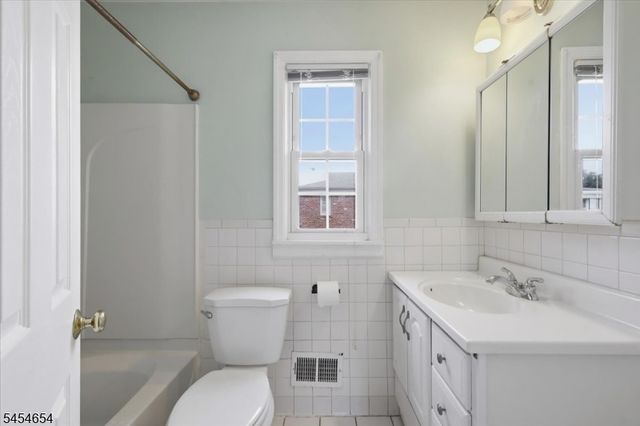 14 Dartmouth Ave 3B, Bridgewater Twp., NJ 08807