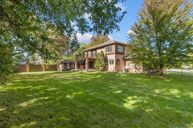 1580 ARBORETUM DRIVE, Oshkosh, WI 54901