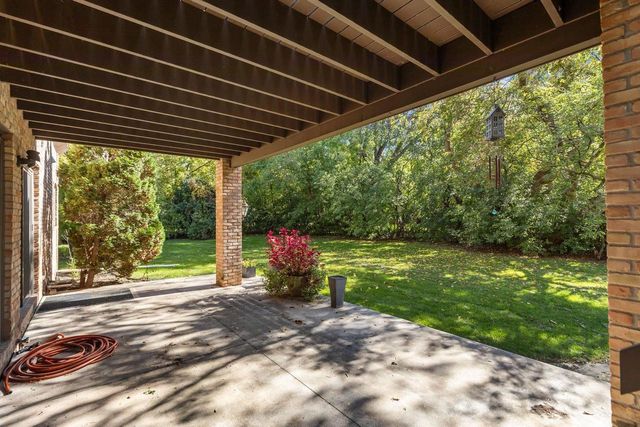 1580 ARBORETUM DRIVE, Oshkosh, WI 54901