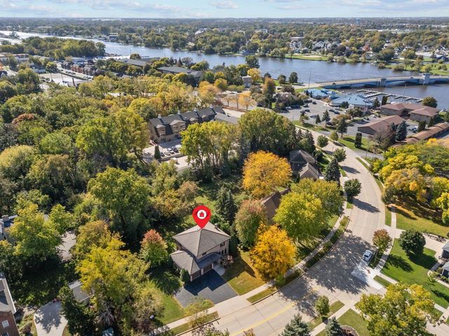 1580 ARBORETUM DRIVE, Oshkosh, WI 54901