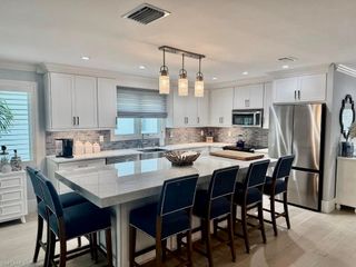 225 5th AVE S 103, Naples, FL 34102