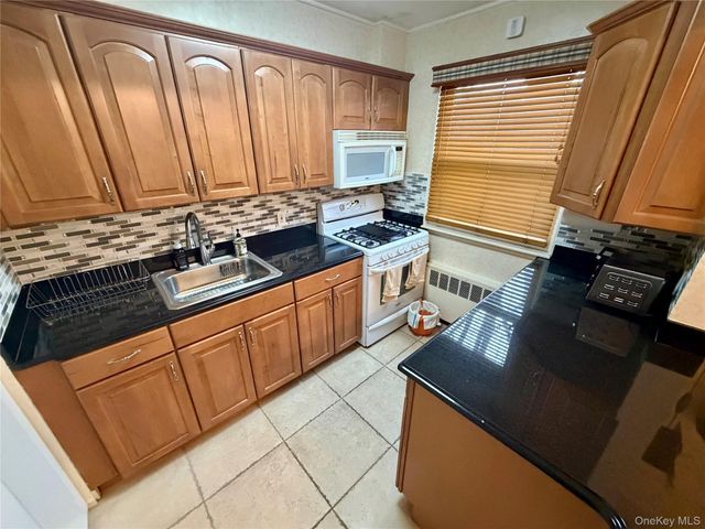 88-17 Shore Parkway 016, Howard Beach, NY 11414