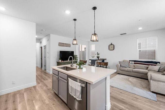 2717 N Cove Dr, Sacramento, CA 95833