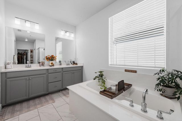 2717 N Cove Dr, Sacramento, CA 95833