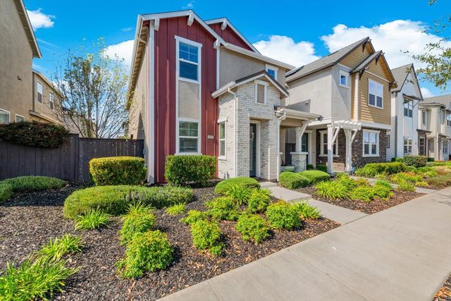 2717 N Cove Dr, Sacramento, CA 95833