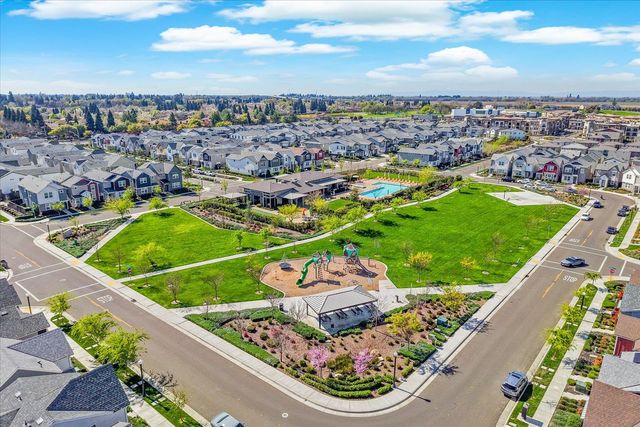 2717 N Cove Dr, Sacramento, CA 95833