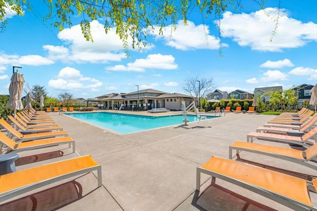 2717 N Cove Dr, Sacramento, CA 95833