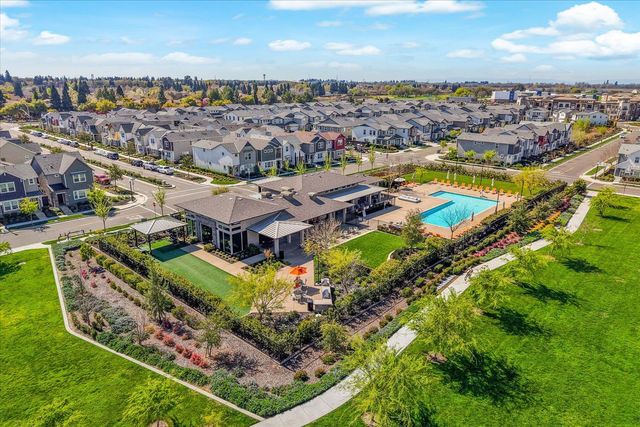 2717 N Cove Dr, Sacramento, CA 95833
