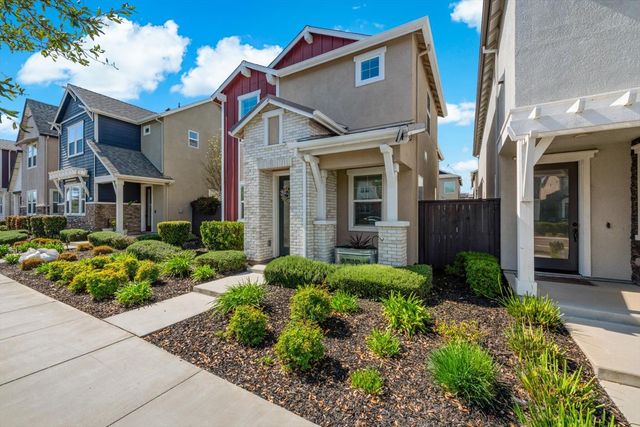 2717 N Cove Dr, Sacramento, CA 95833