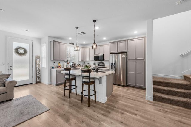 2717 N Cove Dr, Sacramento, CA 95833