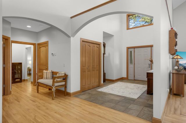 1085 Parkview Lane, Victoria, MN 55386