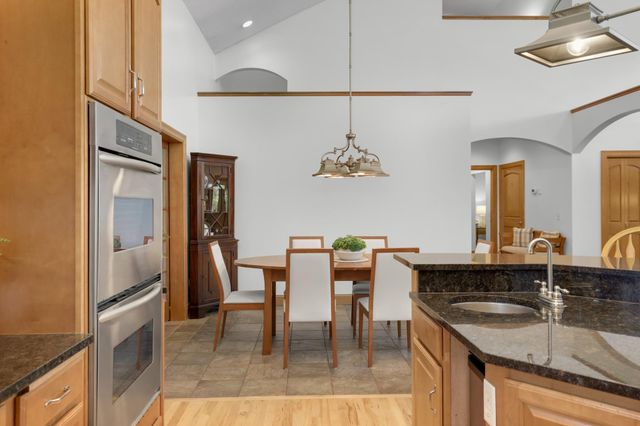 1085 Parkview Lane, Victoria, MN 55386