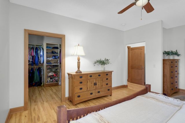 1085 Parkview Lane, Victoria, MN 55386
