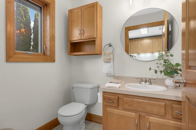 1085 Parkview Lane, Victoria, MN 55386