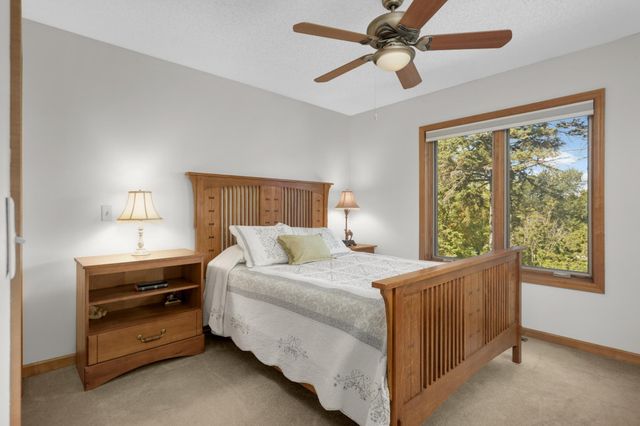 1085 Parkview Lane, Victoria, MN 55386