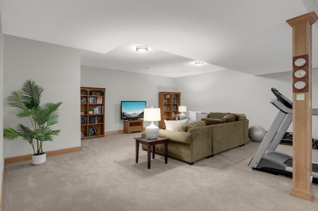 1085 Parkview Lane, Victoria, MN 55386