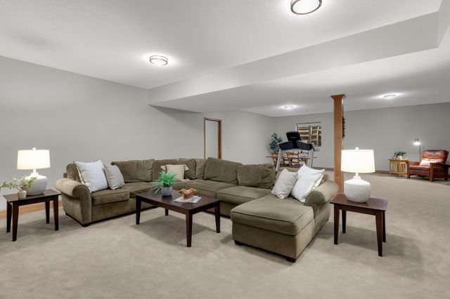 1085 Parkview Lane, Victoria, MN 55386