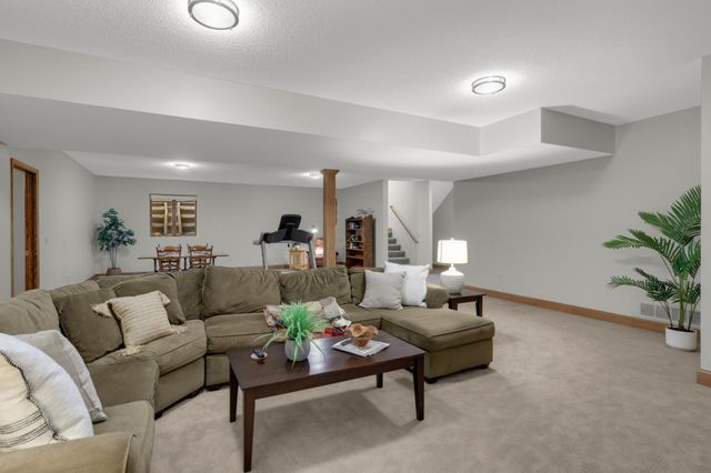 1085 Parkview Lane, Victoria, MN 55386