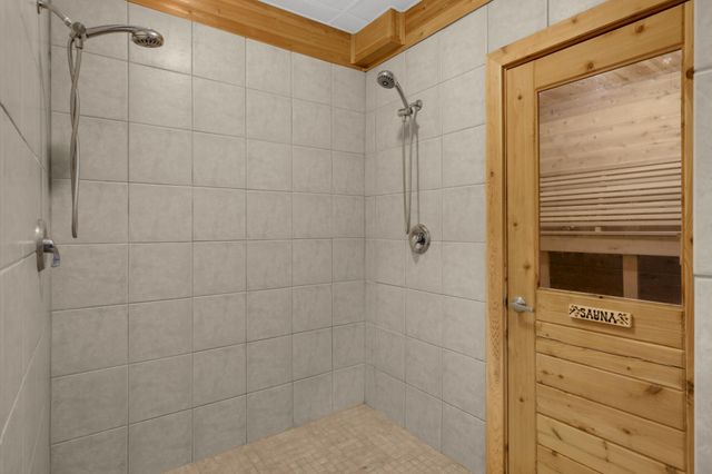 1085 Parkview Lane, Victoria, MN 55386