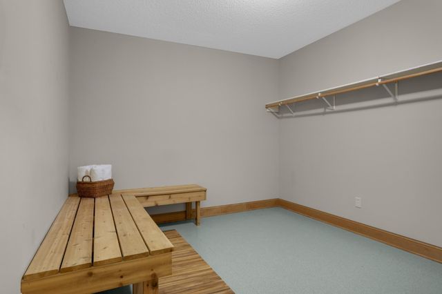 1085 Parkview Lane, Victoria, MN 55386