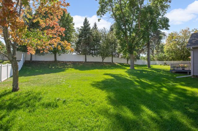 1085 Parkview Lane, Victoria, MN 55386