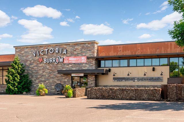 1085 Parkview Lane, Victoria, MN 55386