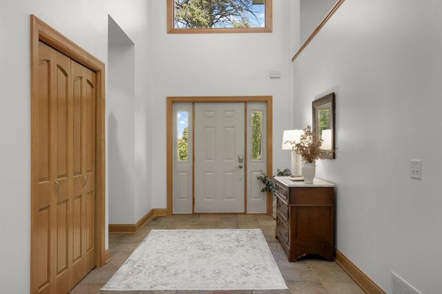 1085 Parkview Lane, Victoria, MN 55386