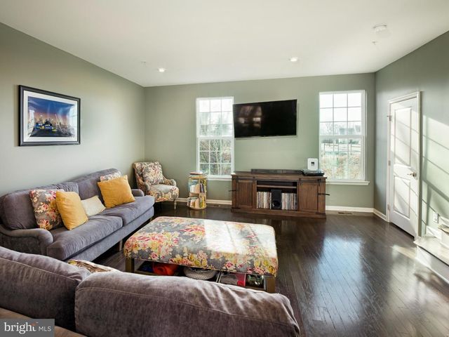 1100 UTLEY ALY, Phoenixville, PA 19460