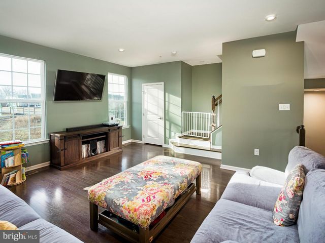 1100 UTLEY ALY, Phoenixville, PA 19460