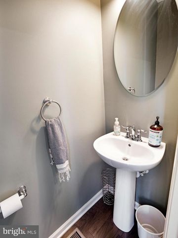 1100 UTLEY ALY, Phoenixville, PA 19460