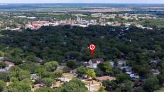 719 S Guadalupe ST, Lockhart, TX 78644