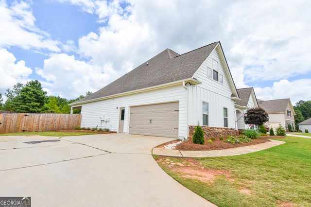 383 Walden Pond Way, Senoia, GA 30276