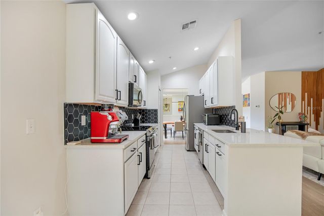 6440 AXEITOS TERRACE 110, Orlando, FL 32835