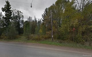 8983 Pontiac Lake Road, White Lake, MI 48386