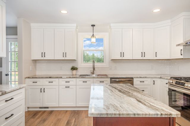 231 S Palmers Chapel Rd, Cottontown, TN 37048