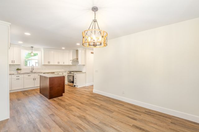 231 S Palmers Chapel Rd, Cottontown, TN 37048