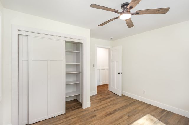 231 S Palmers Chapel Rd, Cottontown, TN 37048