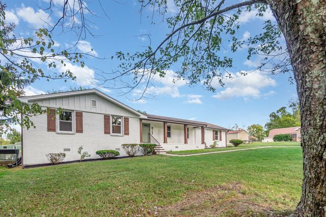 231 S Palmers Chapel Rd, Cottontown, TN 37048