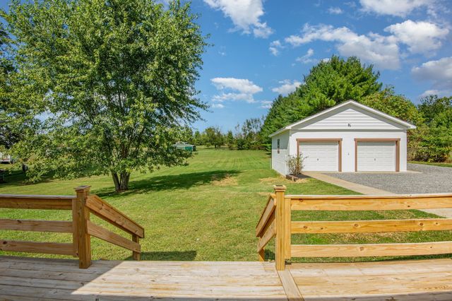 231 S Palmers Chapel Rd, Cottontown, TN 37048