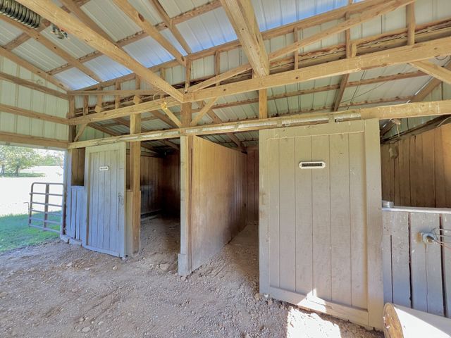 231 S Palmers Chapel Rd, Cottontown, TN 37048