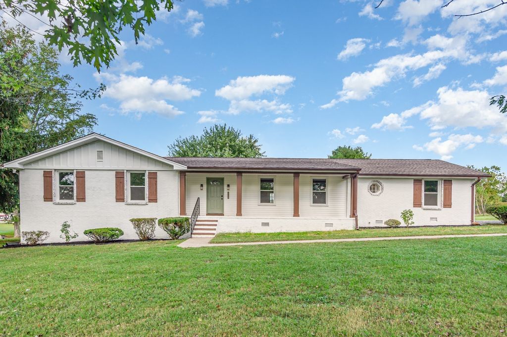 231 S Palmers Chapel Rd, Cottontown, TN 37048