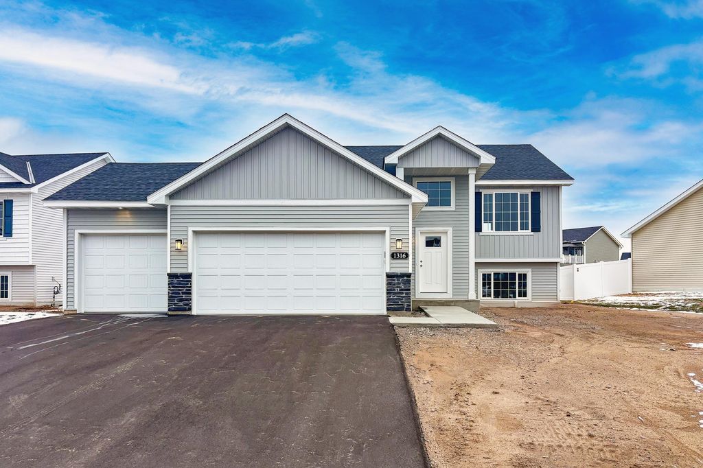 1316 Woods Road NE, Isanti, MN 55040