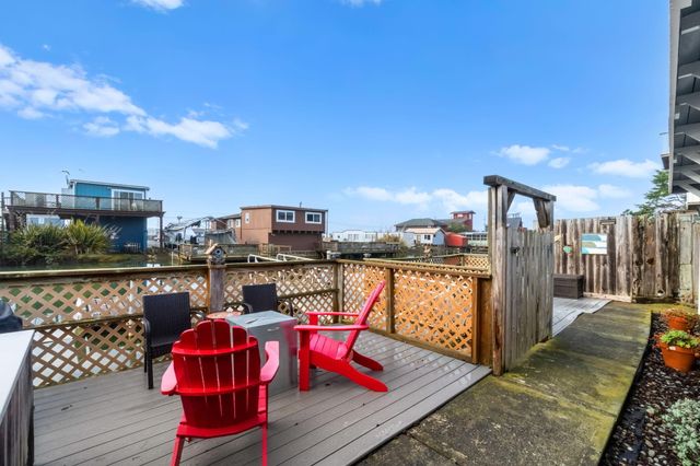 31 Crab Street, King Salmon South, CA 95503