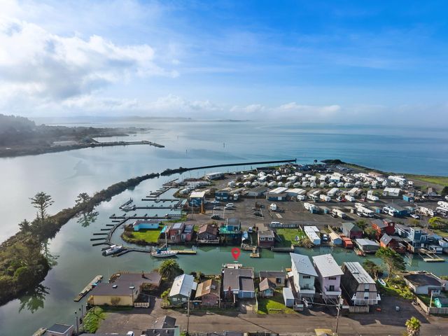 31 Crab Street, King Salmon South, CA 95503