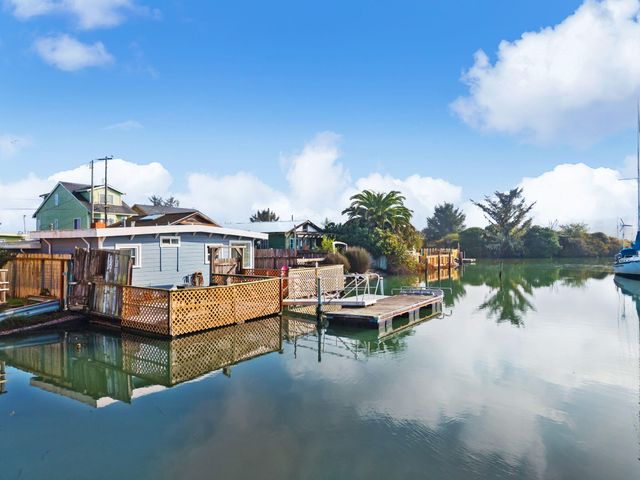 31 Crab Street, King Salmon South, CA 95503