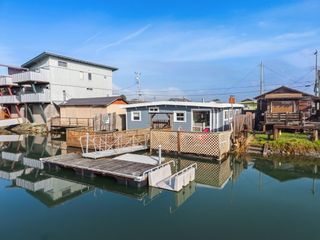 31 Crab Street, King Salmon South, CA 95503