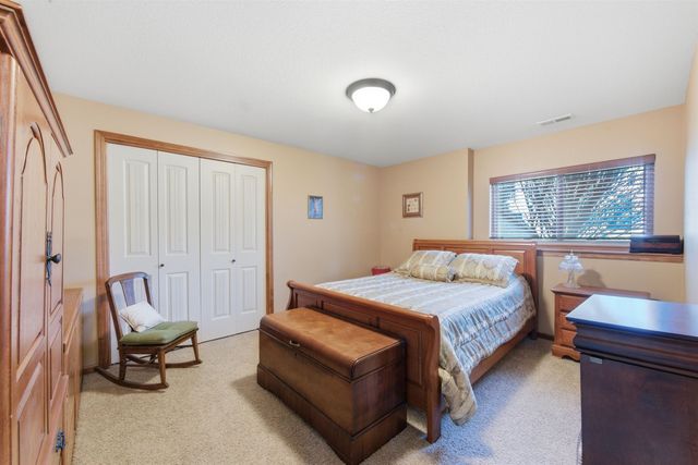 1219 E Waters Edge St, Derby, KS 67037